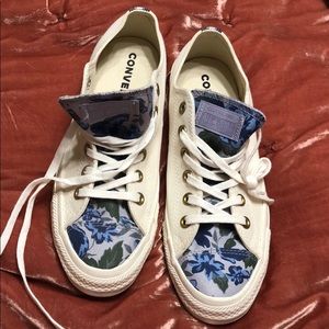 Converse lace ups